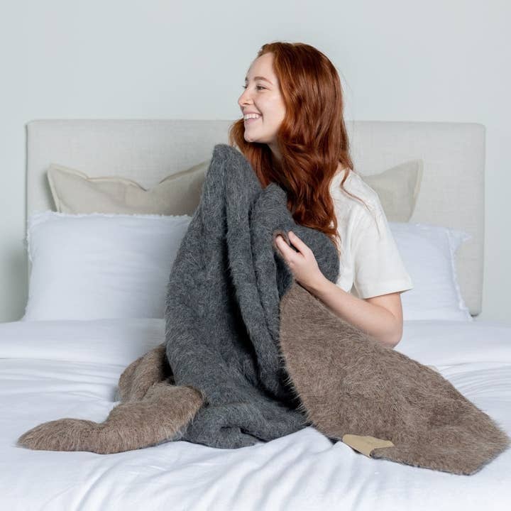 BIG LOViE - Wholesale Throw Blanket - Suri Collection21