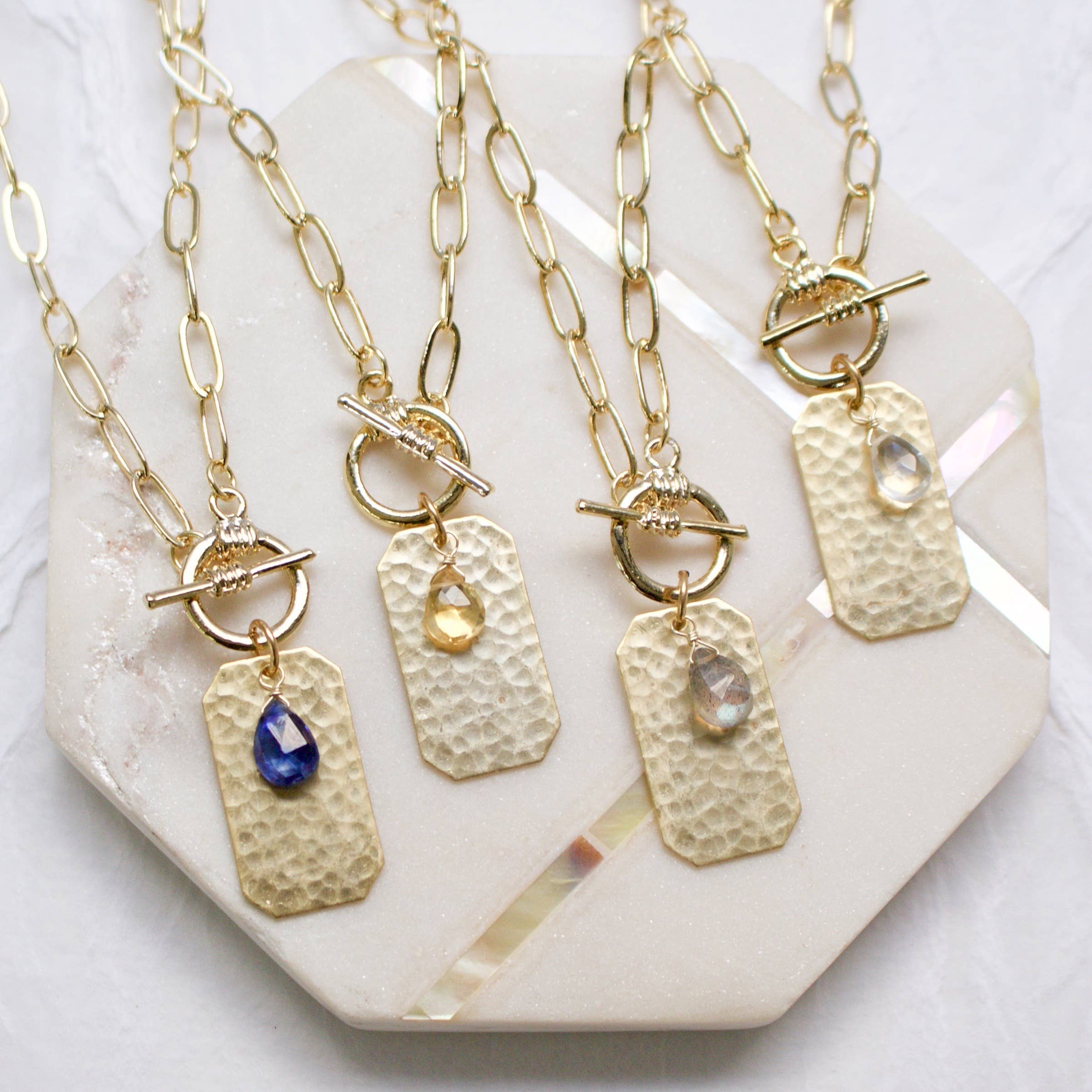 a.v. max - Wholesale Pendant/Charm Necklace - Hammered Dog Tag|Semi Stone & Toggle Closure|Gold|17"18