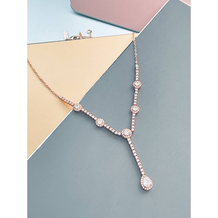 JohnnyB Jewelry - Vente Sautoir et collier en Y - MELODY - Collier avec zircone cubique avec pierres larmes en or rose