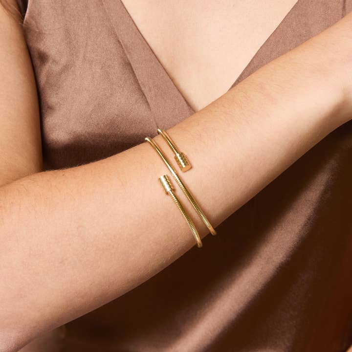 Gold 324AQ69 stainless steel bangle bracelet for wholesale on Faire