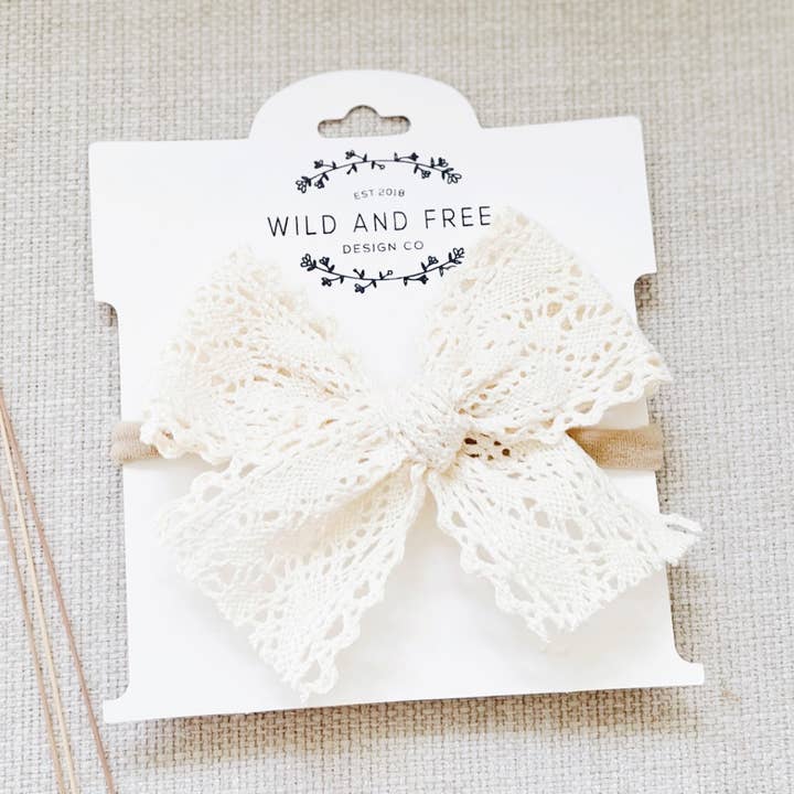 Wild and Free Design Co. - Wholesale Haarstrik - Kinderen - Gehaakte strik met pinwheel0