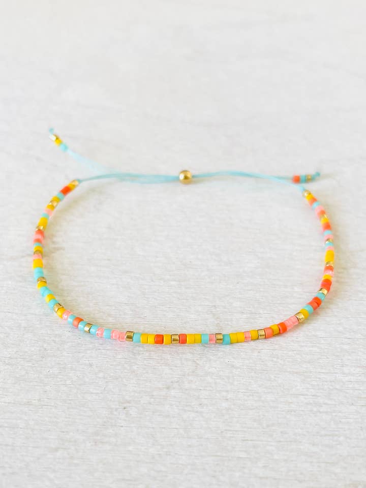 Justerbart Miyuki Pärlarmband i nylon, rocaille 135 för wholesale av Atelline