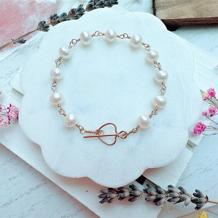 Bracelet en perles d'eau douce blanches | Plaqué or 14k pour la vente par MM&H DESIGNS