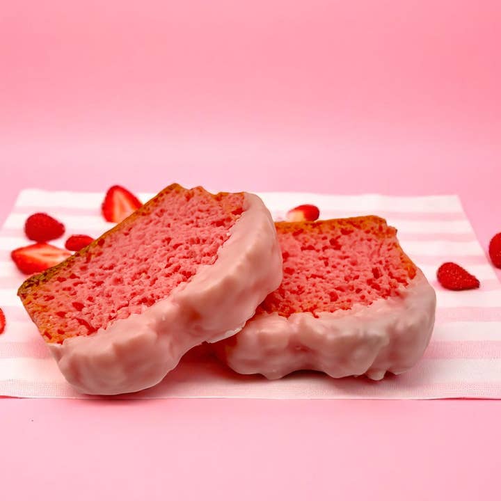 Wax and Wix Bakery® - Wholesale Wax Melt - Strawberry Pound Cake Large Wax Melts. 4.50 oz. Soy Wax Melt4