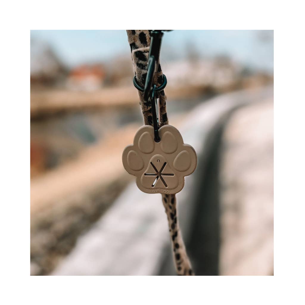 LOVIN'DOG - Vente Distributeur de sacs à déjections canines - Porte-sac à déjections en forme de patte coloris nude2