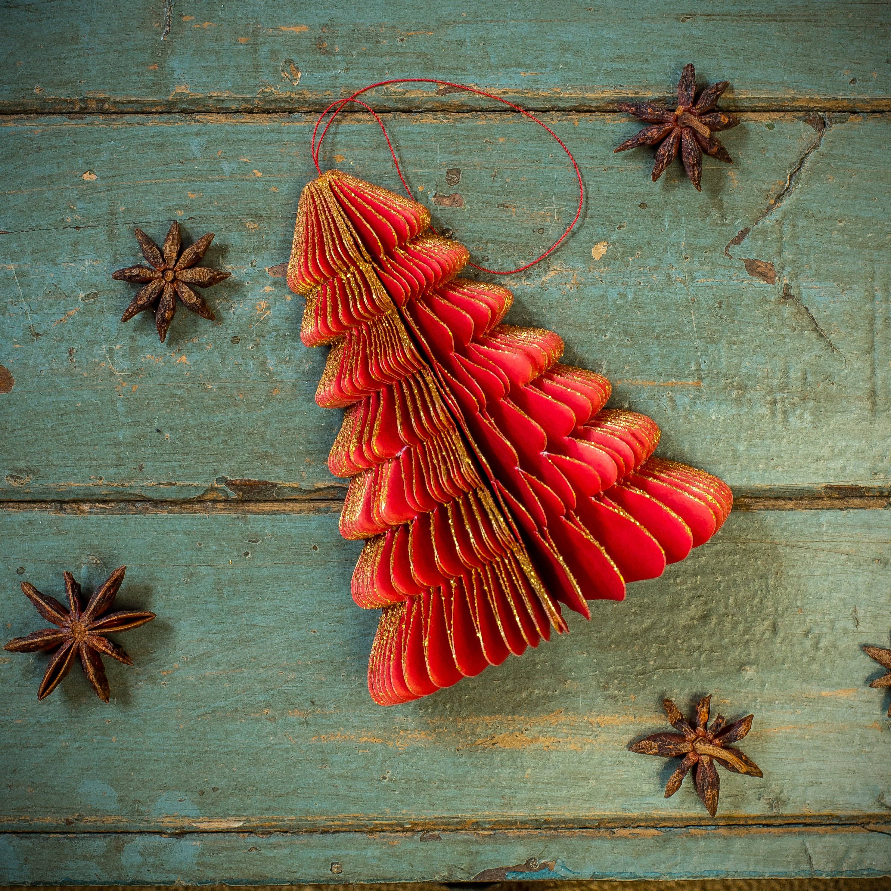 Moult - Vente Décoration de Noël - Arbres en nid d'abeille en papier rouge2