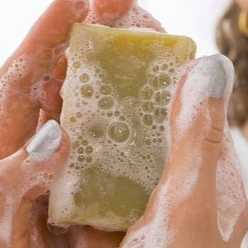 Savon Shampooing aux Herbes Sassy Sloane pour la vente par Make It Classy