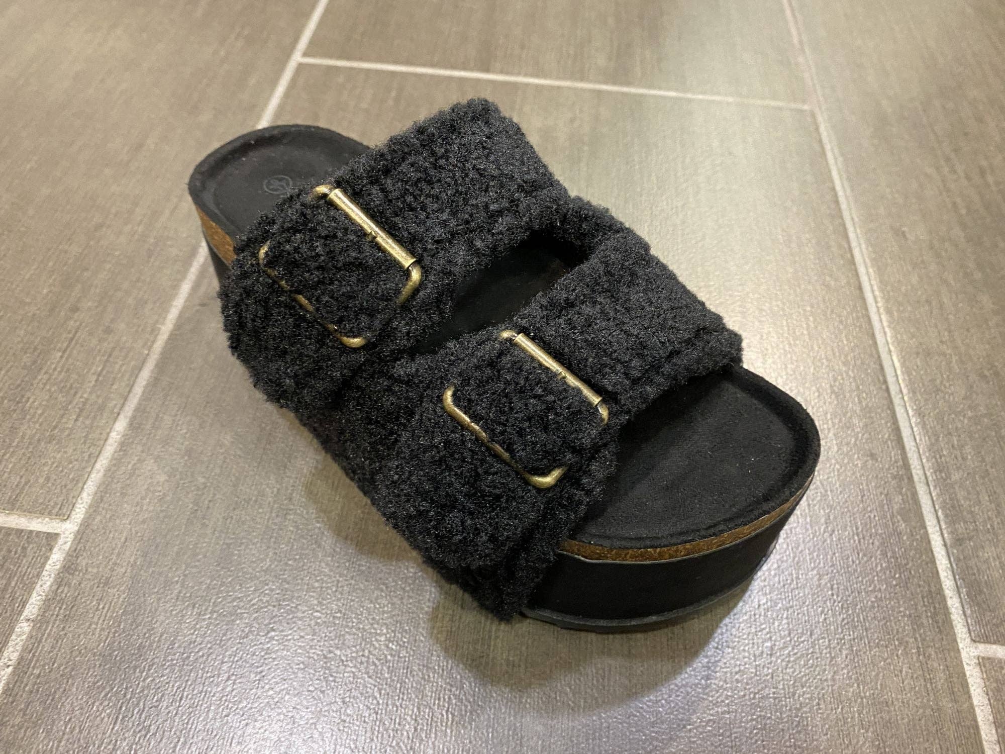 Mars Sky Shoes Wholesale - Vente Chaussures à plateforme – femme - Bamboo BLOWOUT-25 Sandales pour femmes à semelle épaisse en liège avec bride en polaire - Pack de 12 paires - 18,45/paire1