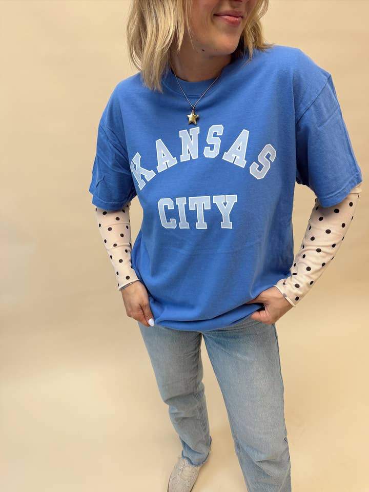 Camiseta Kansas City Arch | Azul por atacado de Jules Co