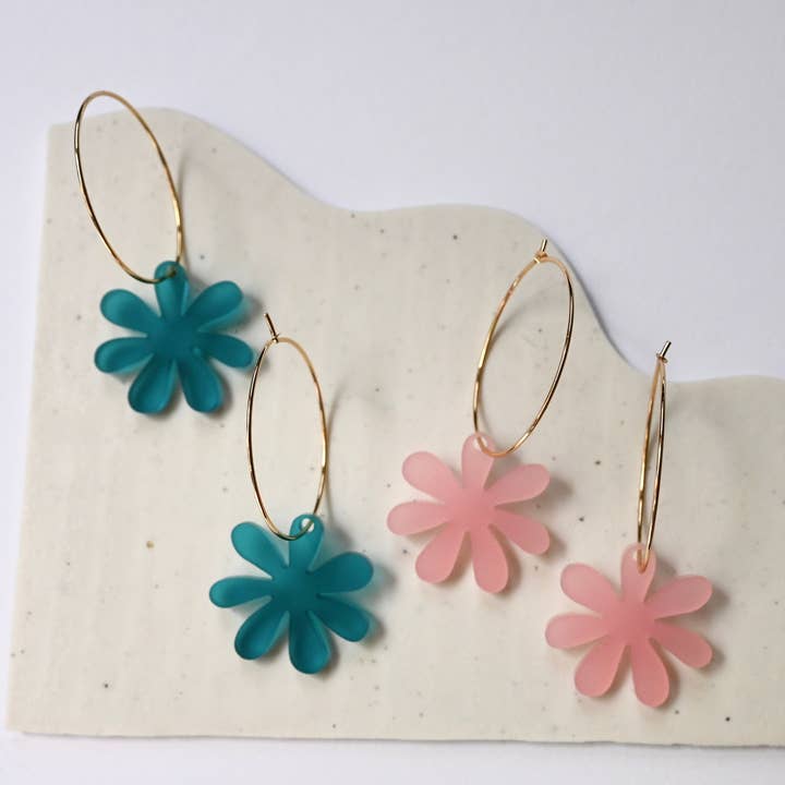 Créoles Flower Power pour la vente par Shape & Color