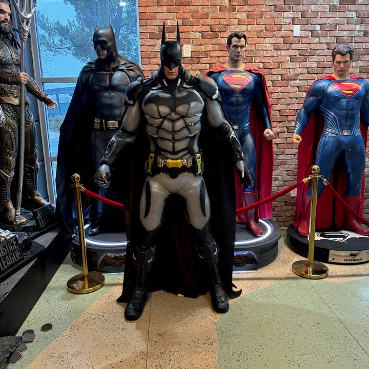 LM Treasures - Wholesale Costume - Unisex - Batman: Arkham Knight Foam Batman Life Size Statue