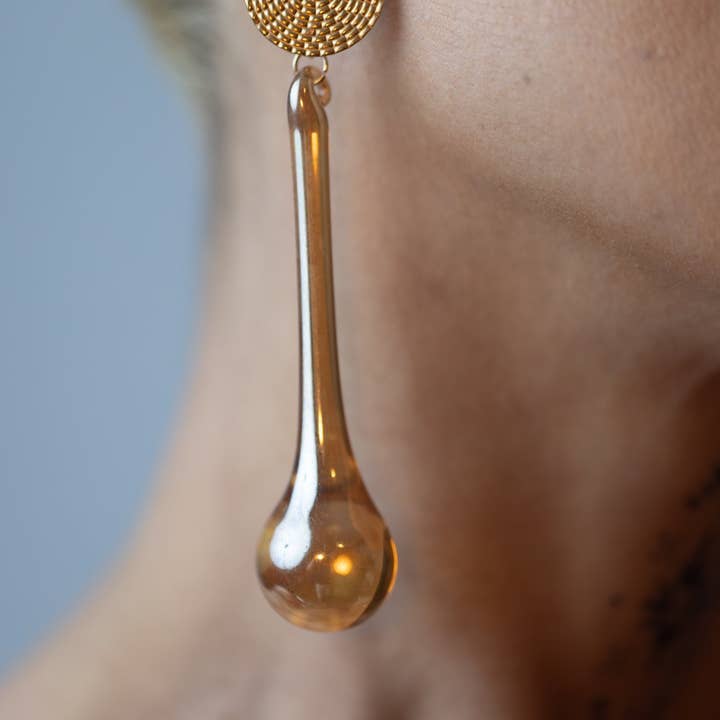 ALANA · Boucles d'oreilles en verre tombant pour la vente par Lui & Lui