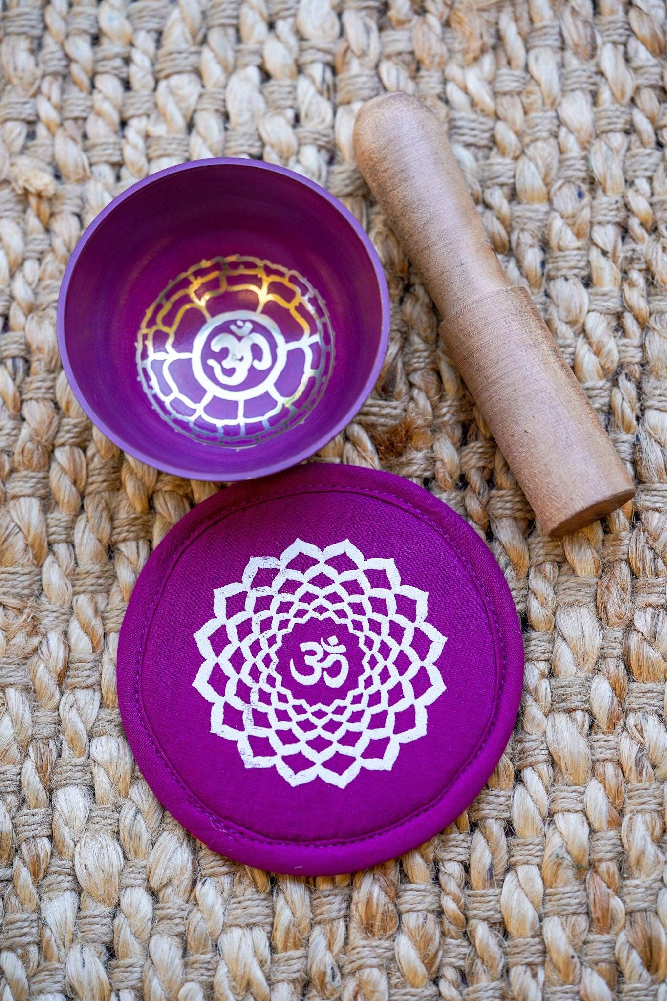 Himalayas Shop - Wholesale Meditation Supplies - 7 Colourful Singing Bowl Chakra Set6