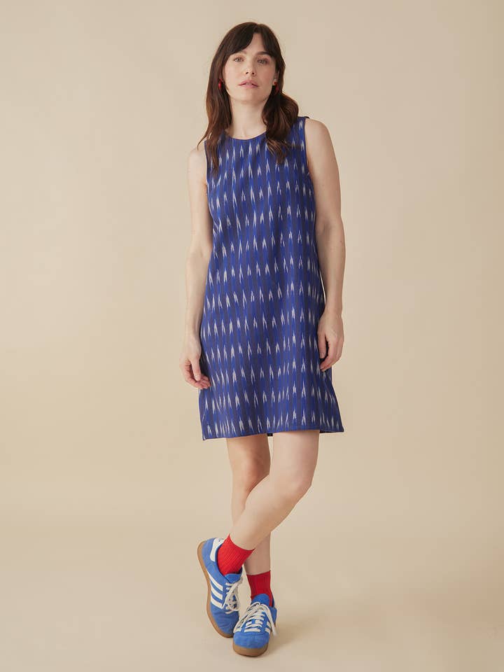 Robe Shelby Shift Saphir Ikat pour la vente par Mata Traders