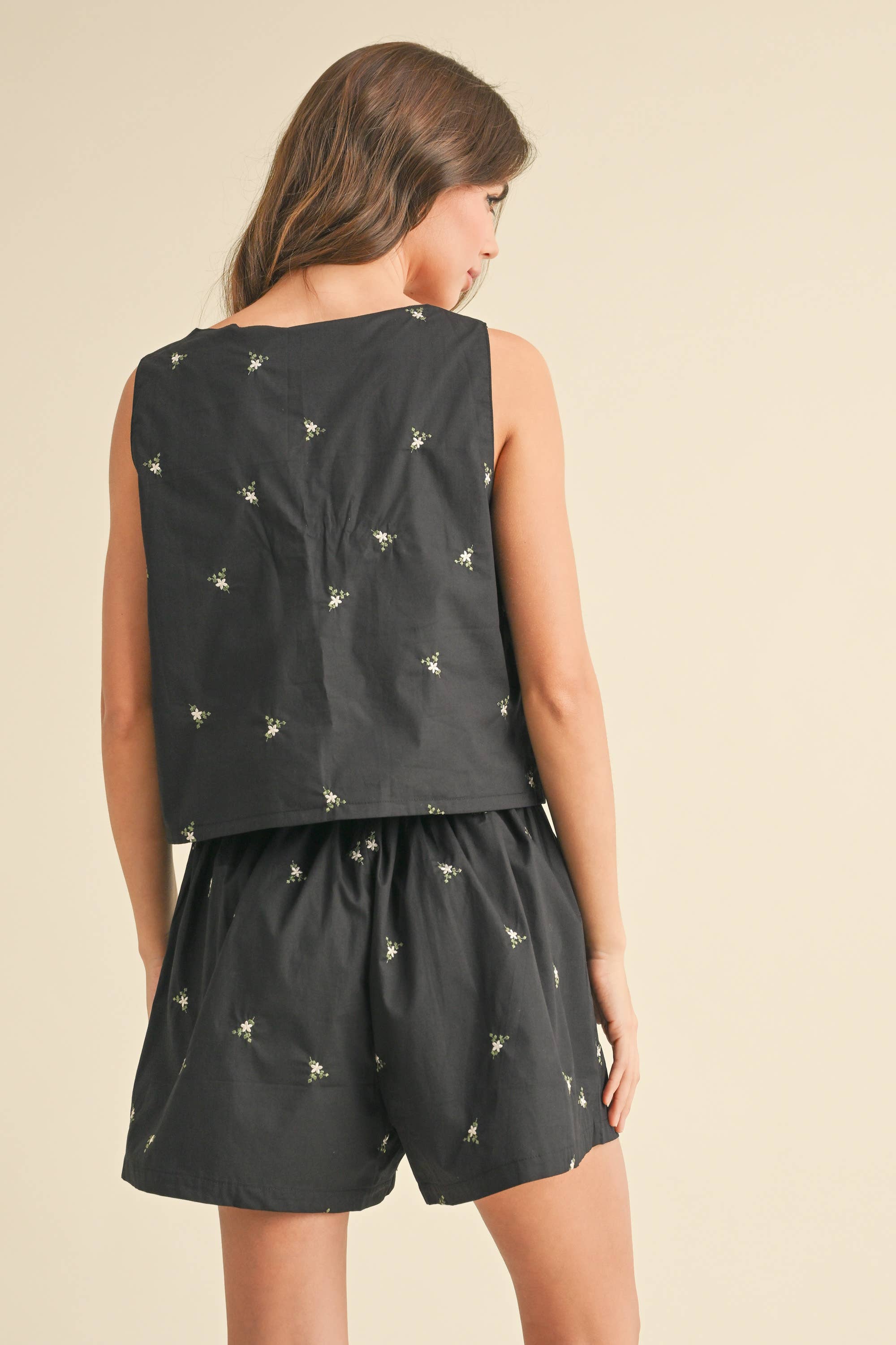 Noir IST5876-A ENSEMBLE SANS MANCHES AVEC BRODERIE : HAUT ET SHORT en vente sur Faire11