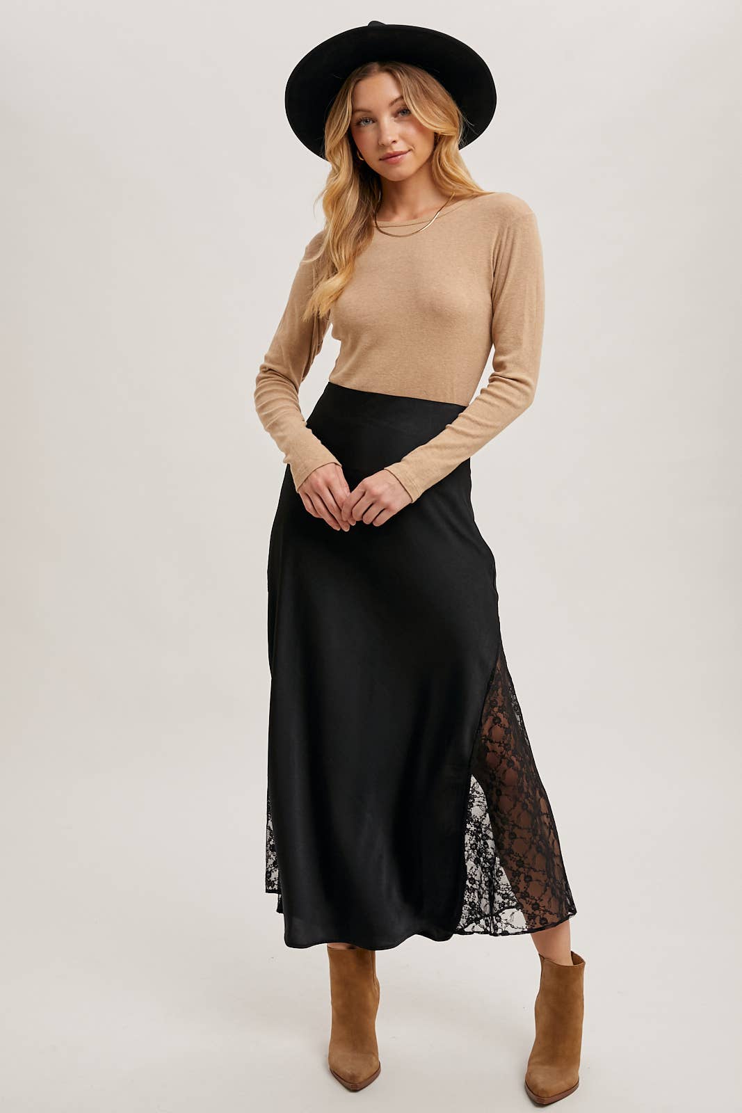 Bluivy – wholesale Kjol - Dam – Midikjol i satin med spetskant och midjeficka32