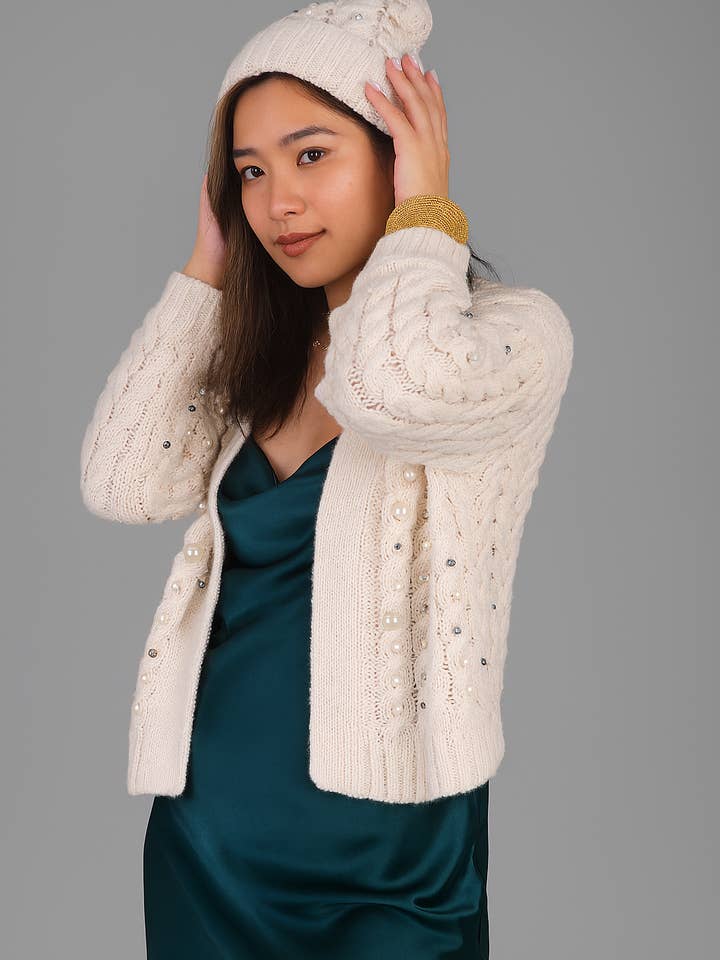 SAACHI – Großhandel Strickjacke – Damen – Deco-Perlen-Strickjacke mit Zopfmuster1