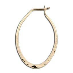 Boucle d'oreille martelée de calibre 16 disponible dans les tailles 30 mm à 58 mm pour la vente par Mark Steel Jewelry