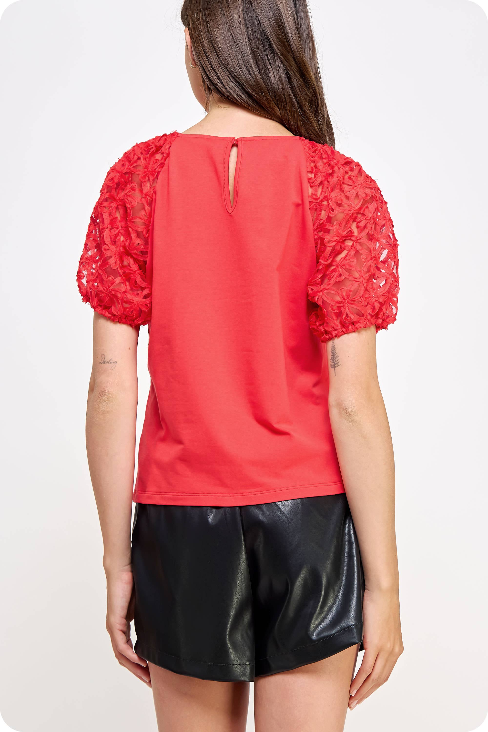 Strut & Bolt - Vente Haut en maille – femme - T-shirt en tricot à manches courtes à texture florale 3D11