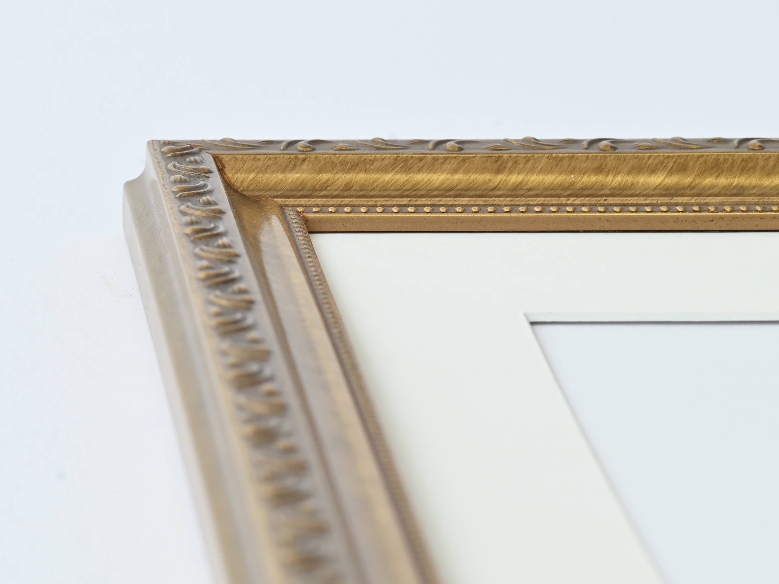 Riveros Frames - Vente Cadres photos - Cadre photo doré avec design vintage et finition brossée7