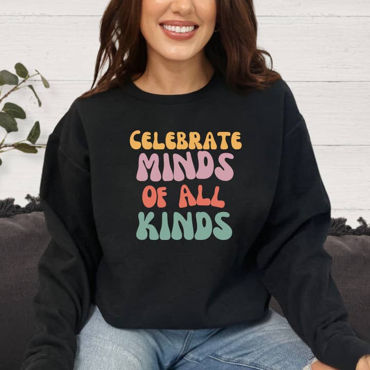 Celebrate le menti di tutti i tipi: felpa per l'accettazione dell'autismo per la vendita all'ingrosso da parte di A is for Avery