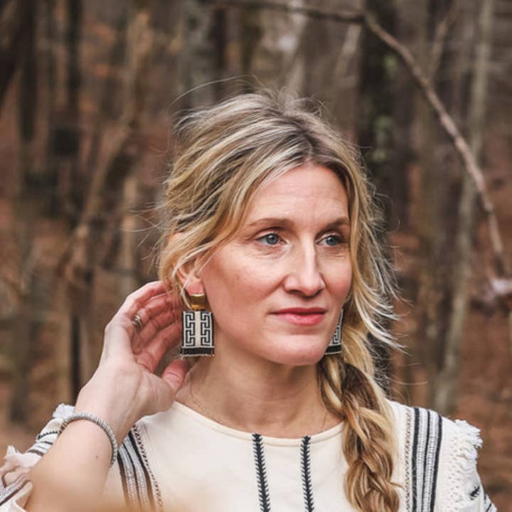 Mayana Designs Co - Wholesale Dangle Earrings - Beaded Handwoven Guajira Square Earrings (Cream/Black)