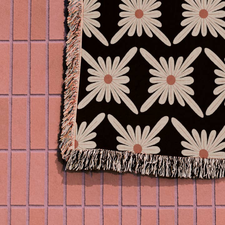 TaylorBassam - Wholesale Throw Blanket - Modern Black and White Daisy Woven Cotton Throw Blankets7