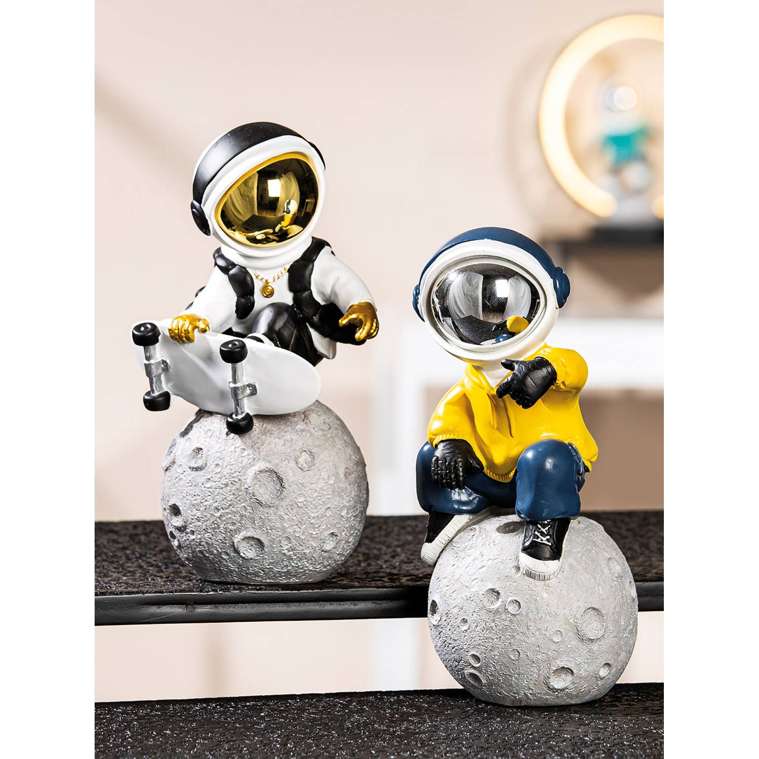 Gilde Handwerk Macrander GmbH & Co. KG - Wholesale Decorative Figurine - Apollo Astronaut Figure H.23 cm - Assorted in 21