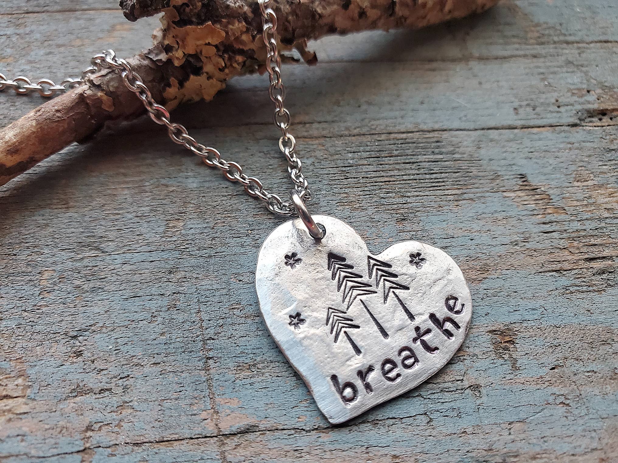 Kathryn's Collection - Vente Colliers à pendentif - Collier Cœur en Pin "respire", Fait Main2