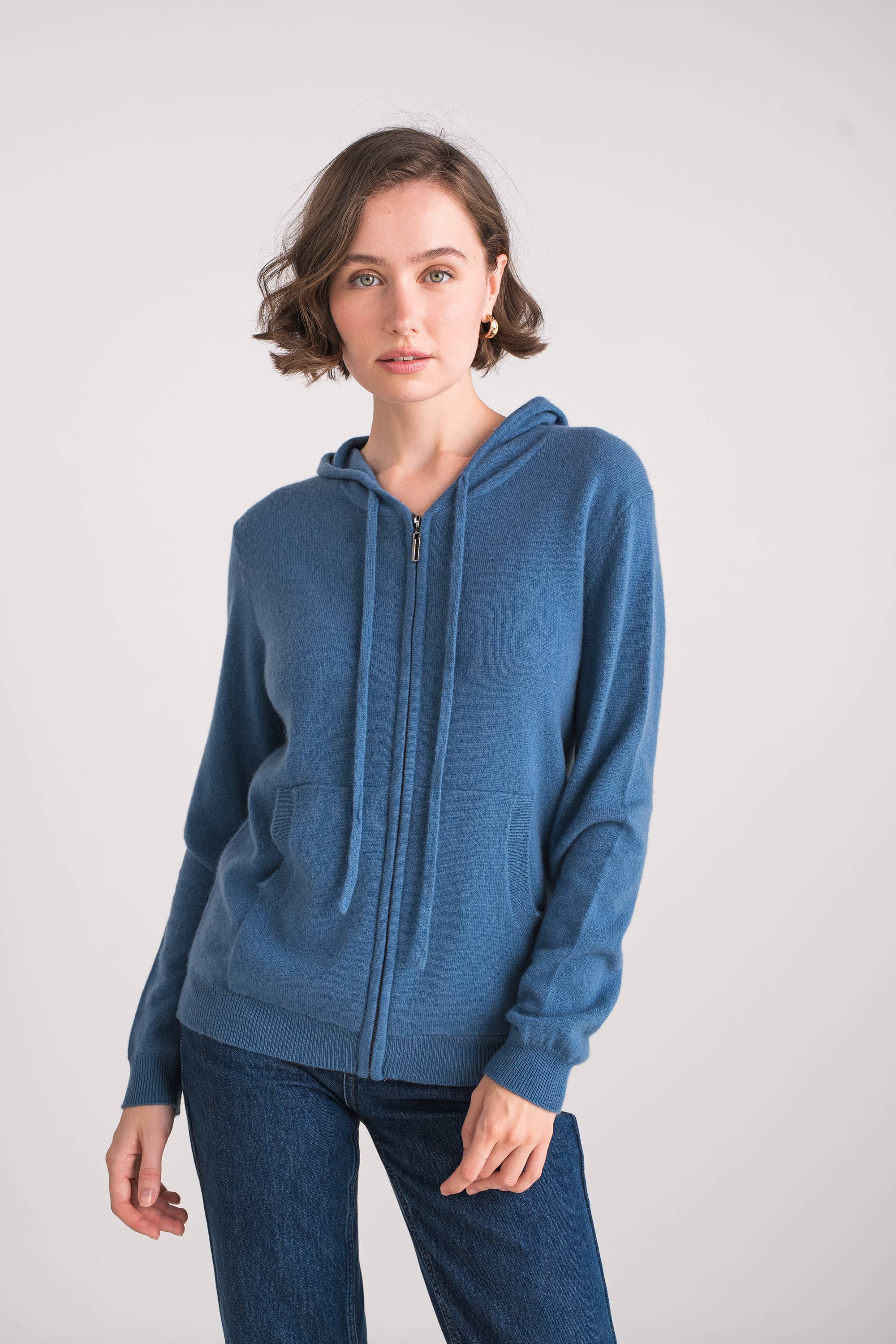 jw.atelier - Vente Sweat à capuche – femme - Gilet 100% cachemire zippé à capuche9