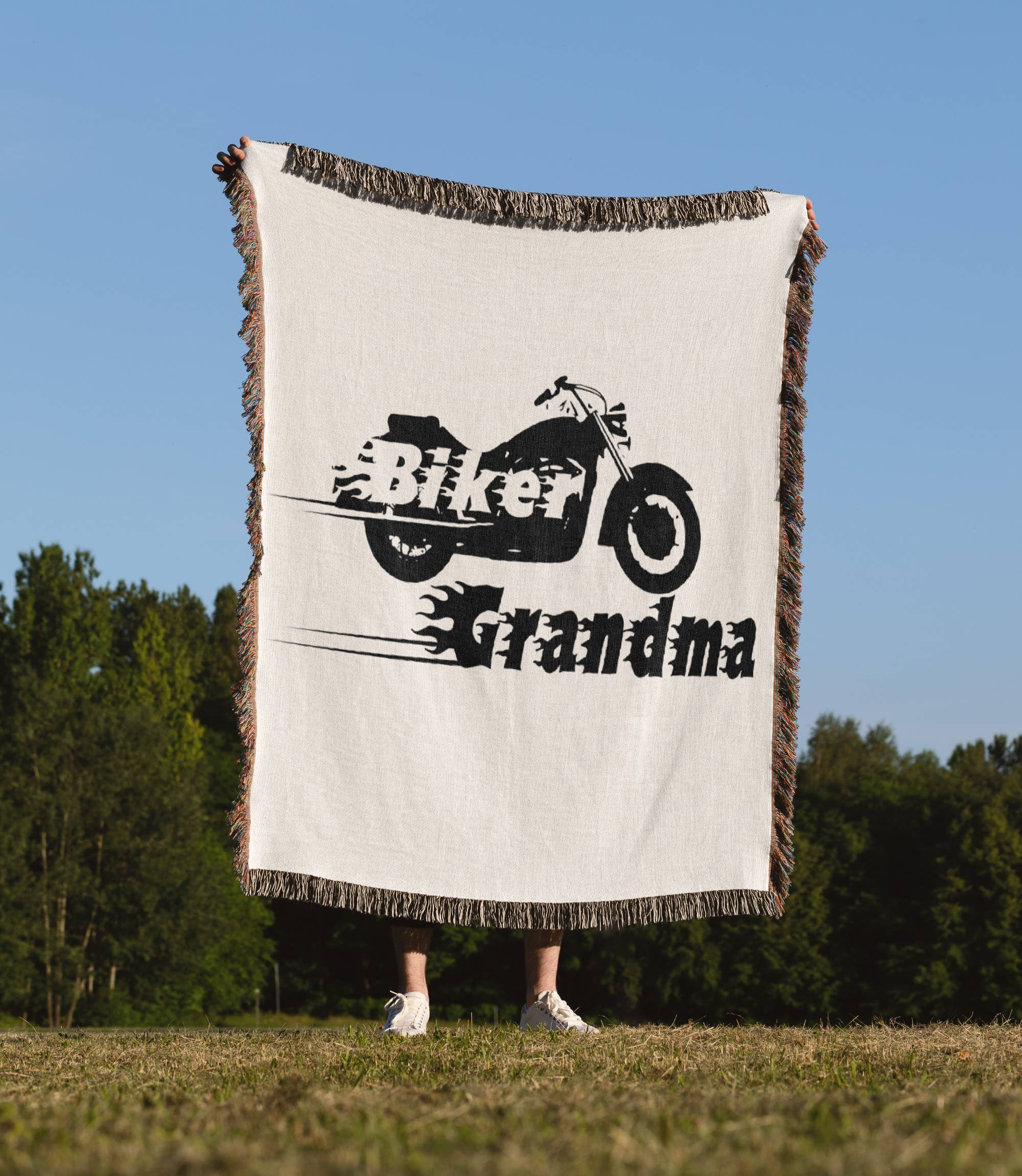 3dRose – Engroshandel Tæppe – 3dRose, Biker Bedstemor. motorcykel motorcykel bedstemor. Hurtig cykel. sejt sort og hvidt flammende tekst Nana noni, Tæppe1