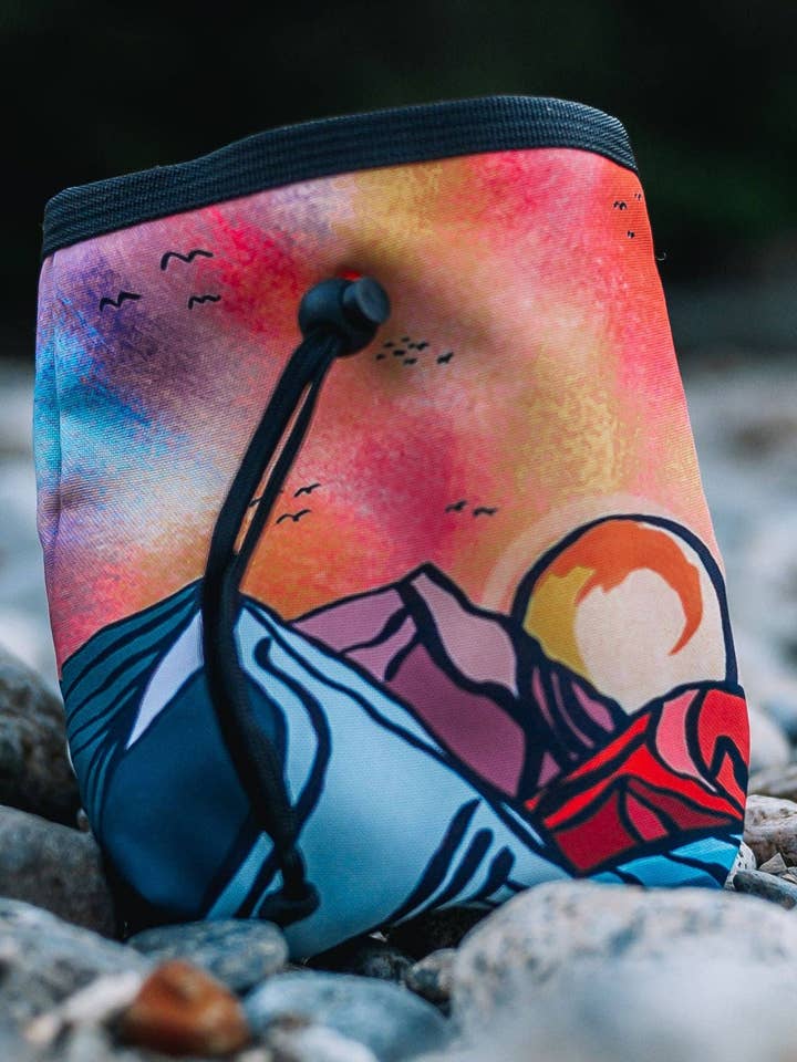 Pochette à friandises Sunrise Peaks pour la vente par woof and stuff