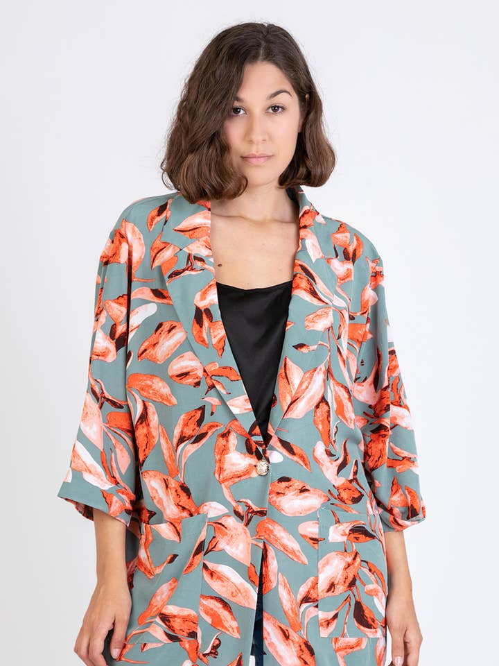 Pomme Rouge Paris - Wholesale Blazer - Dames - Grote maat vloeiende groene bedrukte blazer (C6522)