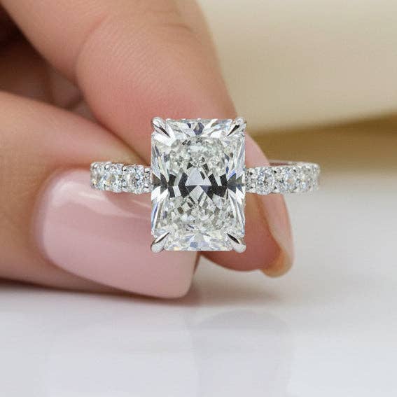 Anel de Noivado com Banda Lateral Curvada de 3 a 5 Quilates, Corte Radiante, em Ouro Maciço 14K por atacado de Triple C Diamonds