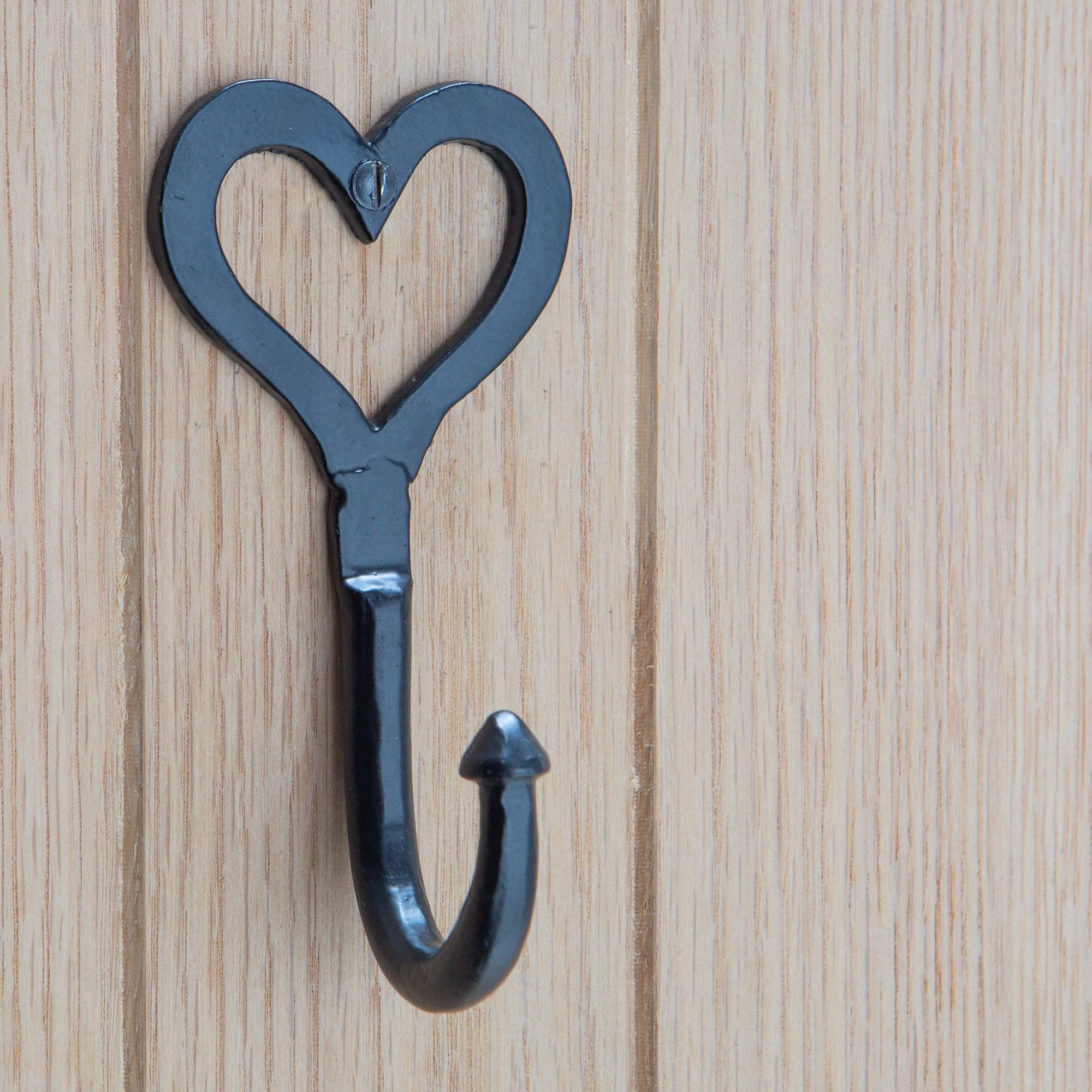 Rinkit Ltd – wholesale Wall hook – Single Heart Hook - W65mm x H130mm - Black2