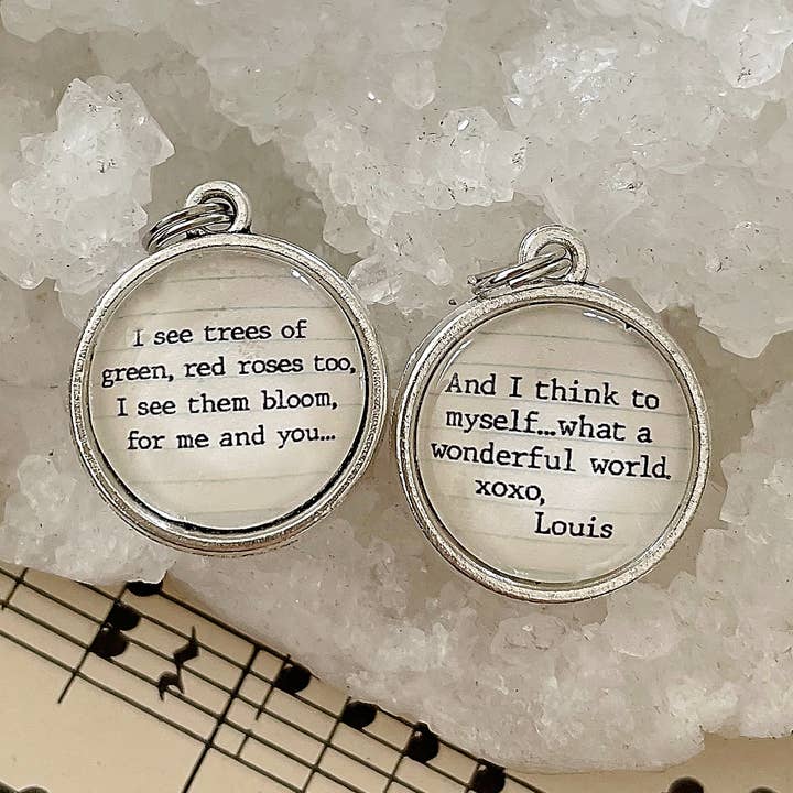 Pendentif Rond Double Face Merveilleux Monde pour la vente par Jennifer Dahl Designs LLC