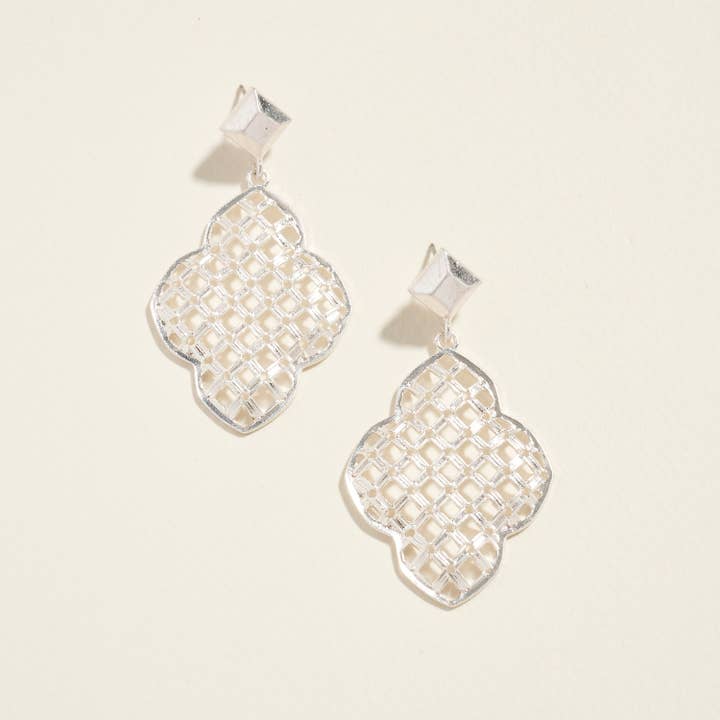 Designature New York - Vente Boucles d'oreilles pendantes - Boucles d'oreilles à motif en treillis de forme marocaine2