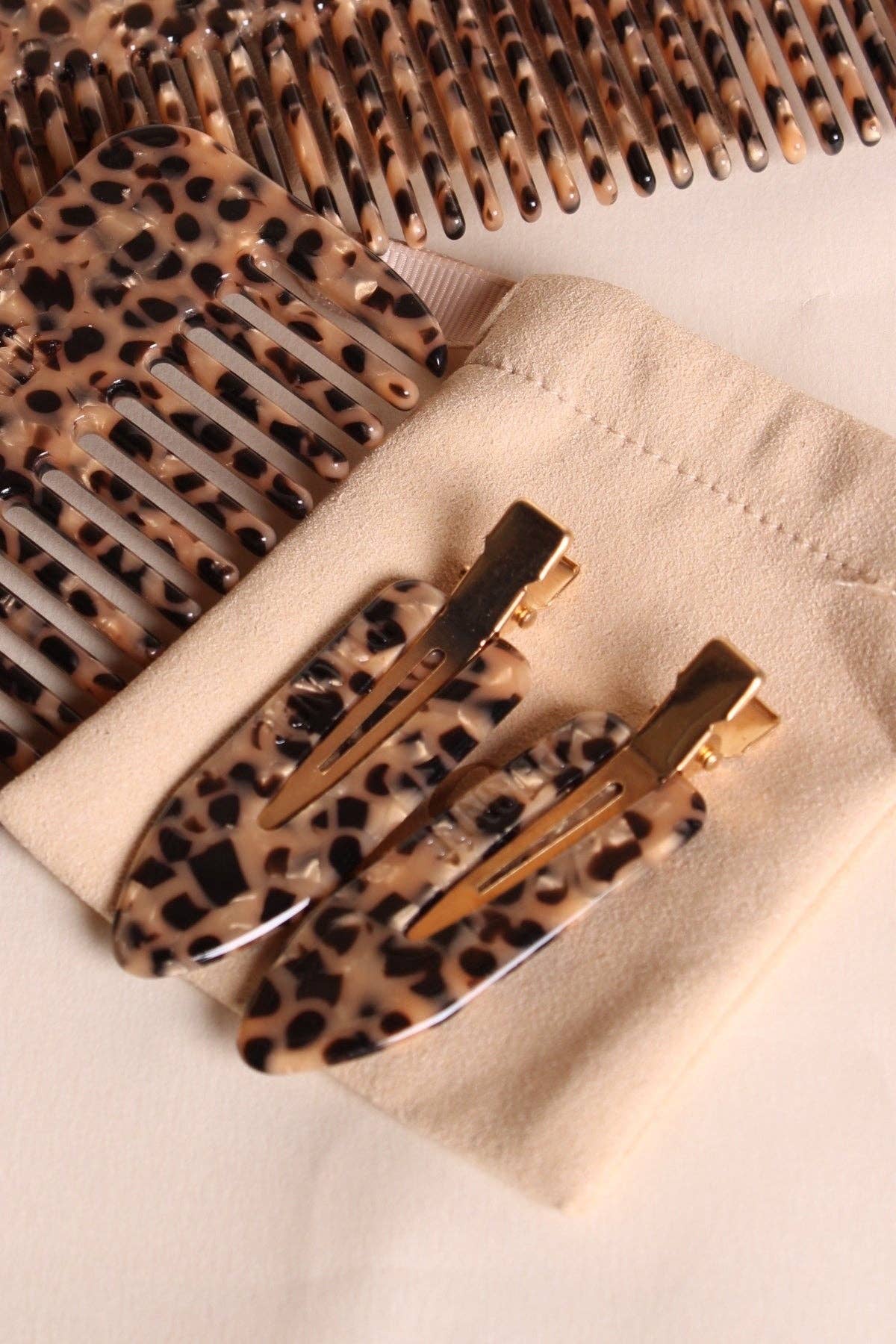 Peignee Paris - Wholesale Hair Clip - Women's - Leopard Hair Clips (pair)1
