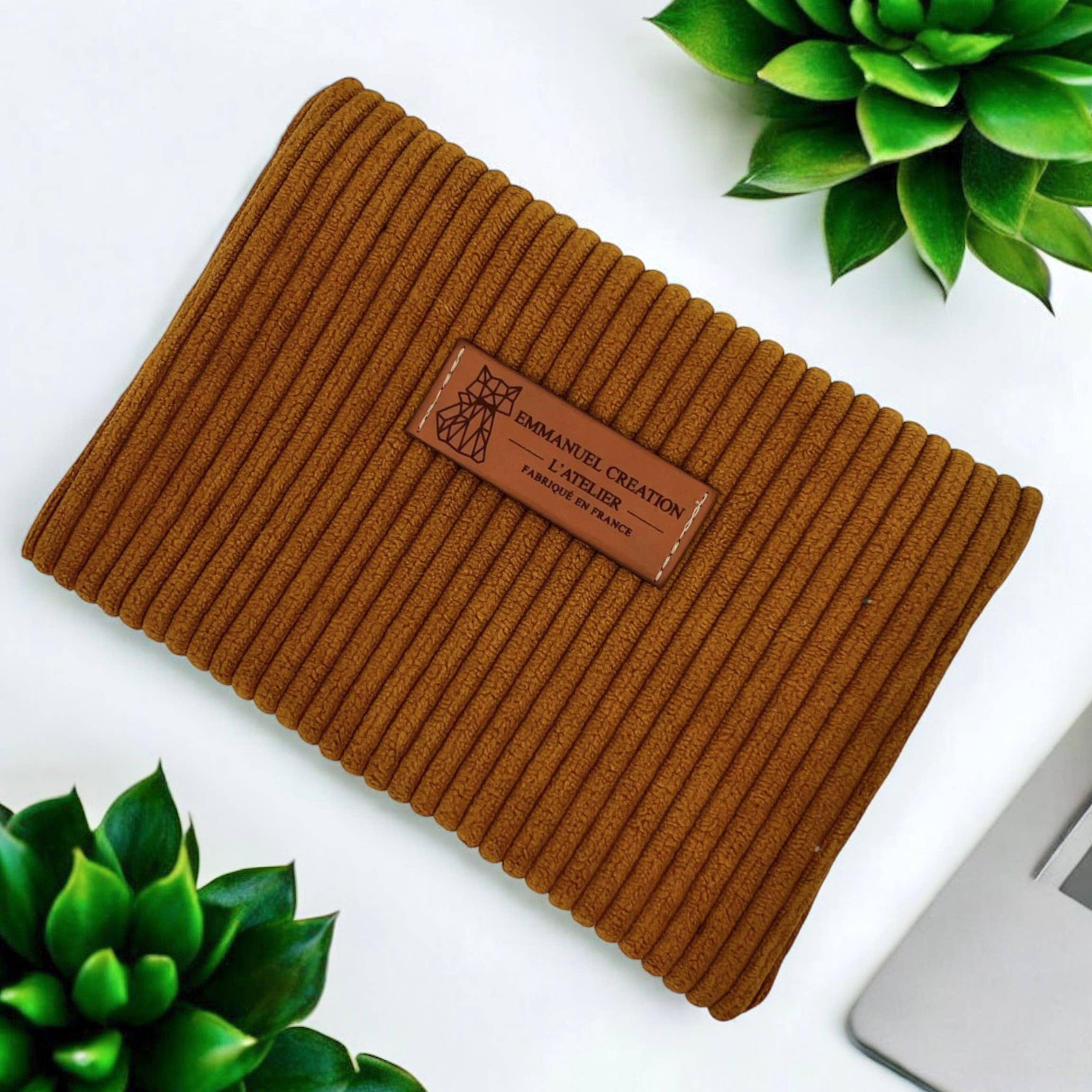 Emmanuel Création - Wholesale Pouch - Unisex - Pouch S, "Corduroy" camel2