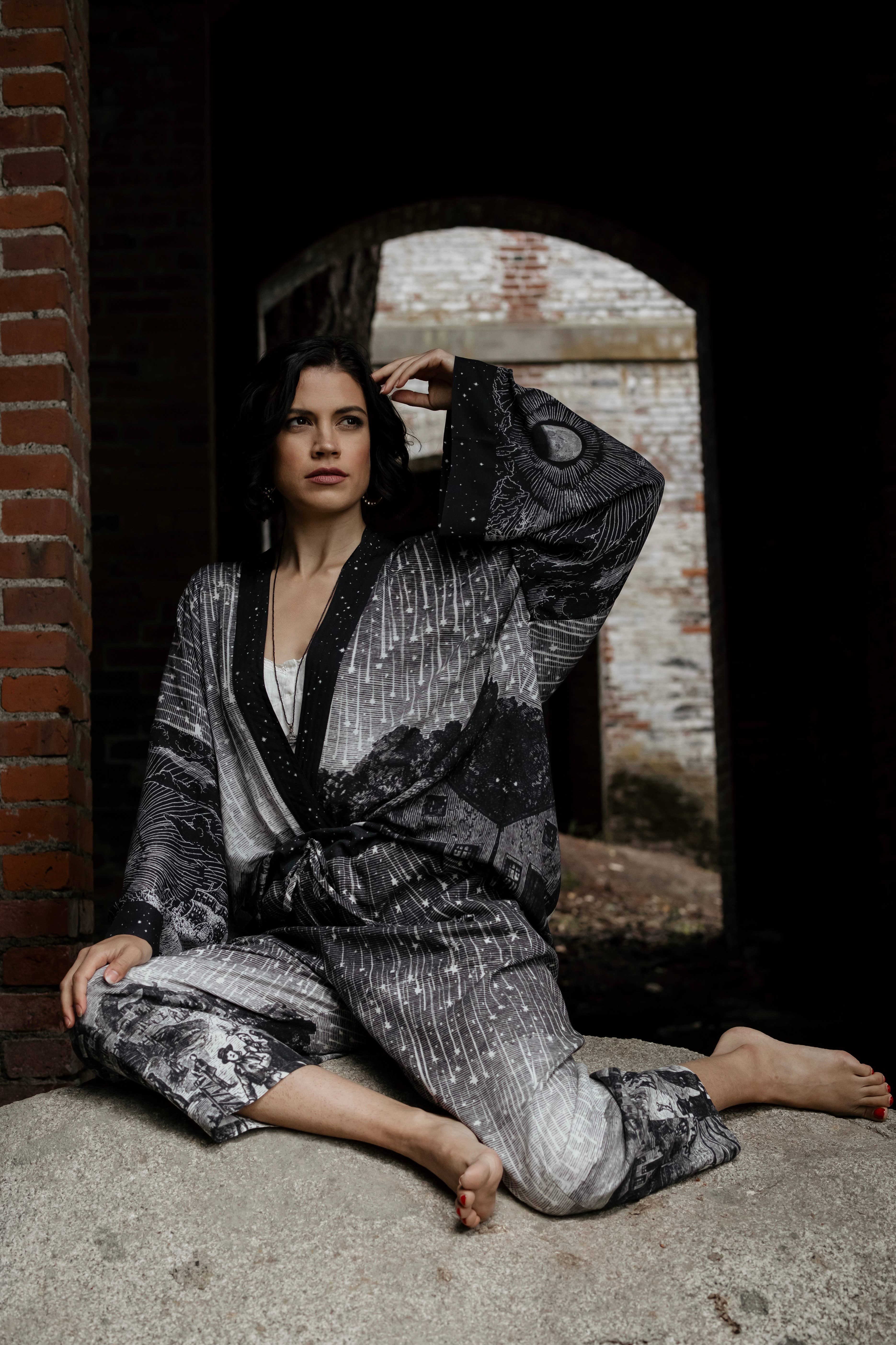 Market of Stars (USA) – Calças - Mulher por atacado – Calças Artista Curtas de Linho Stargazer com Estampa de Estrelas Cadentes10