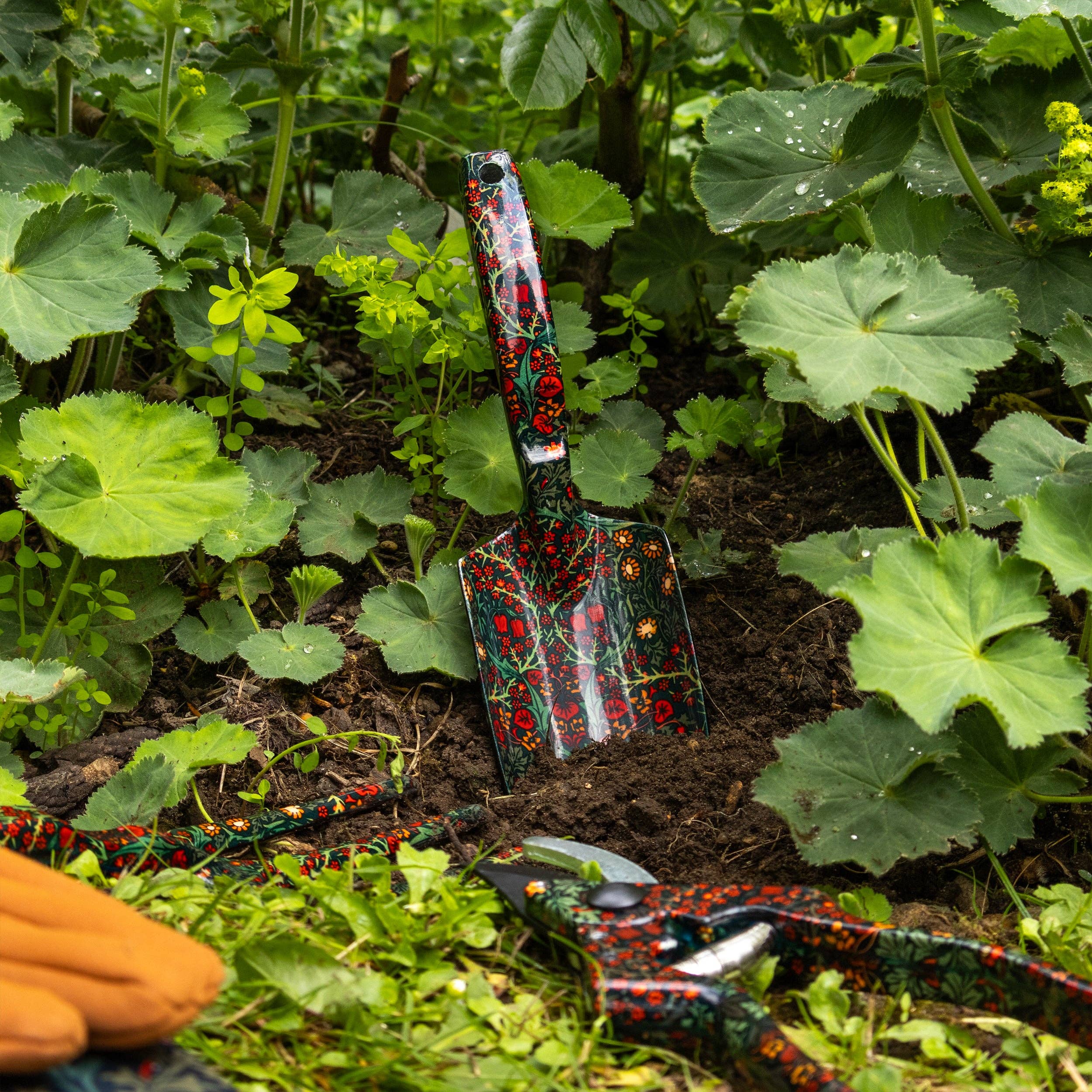 Robert Frederick Ltd – wholesale Garden tool – Orange Grove Fork, Trowel and Secateurs Garden Tool Set - William Morris Blackthorn Design4