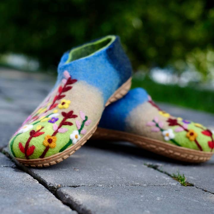 Fuzzy cove - Venta al por mayor Zapatillas para casa - Mujer - Zapatillas de Lana Merino Orgánica Flower Garden | Diseño Floral Ecológico, Suela de Goma o Cuero, Comodidad Acogedora de Lujo para Mujeres, Flores Silvestres5