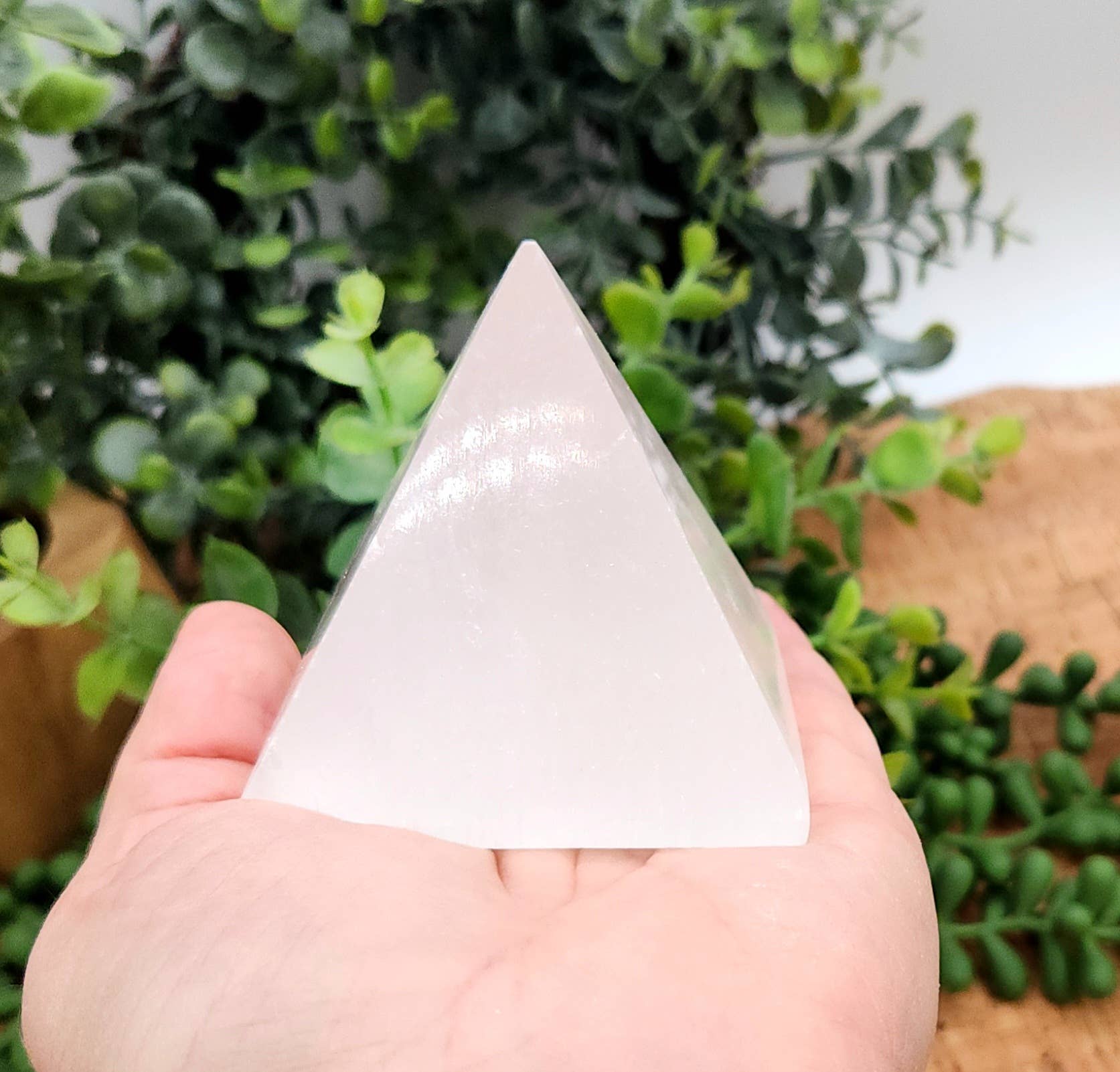 Meraki Gemstones - Vendita all'ingrosso Pietra/cristallo spirituale - Piramide di Selenite per Ricarica/Purificazione - Dimensioni Approssimative 5-6cm8