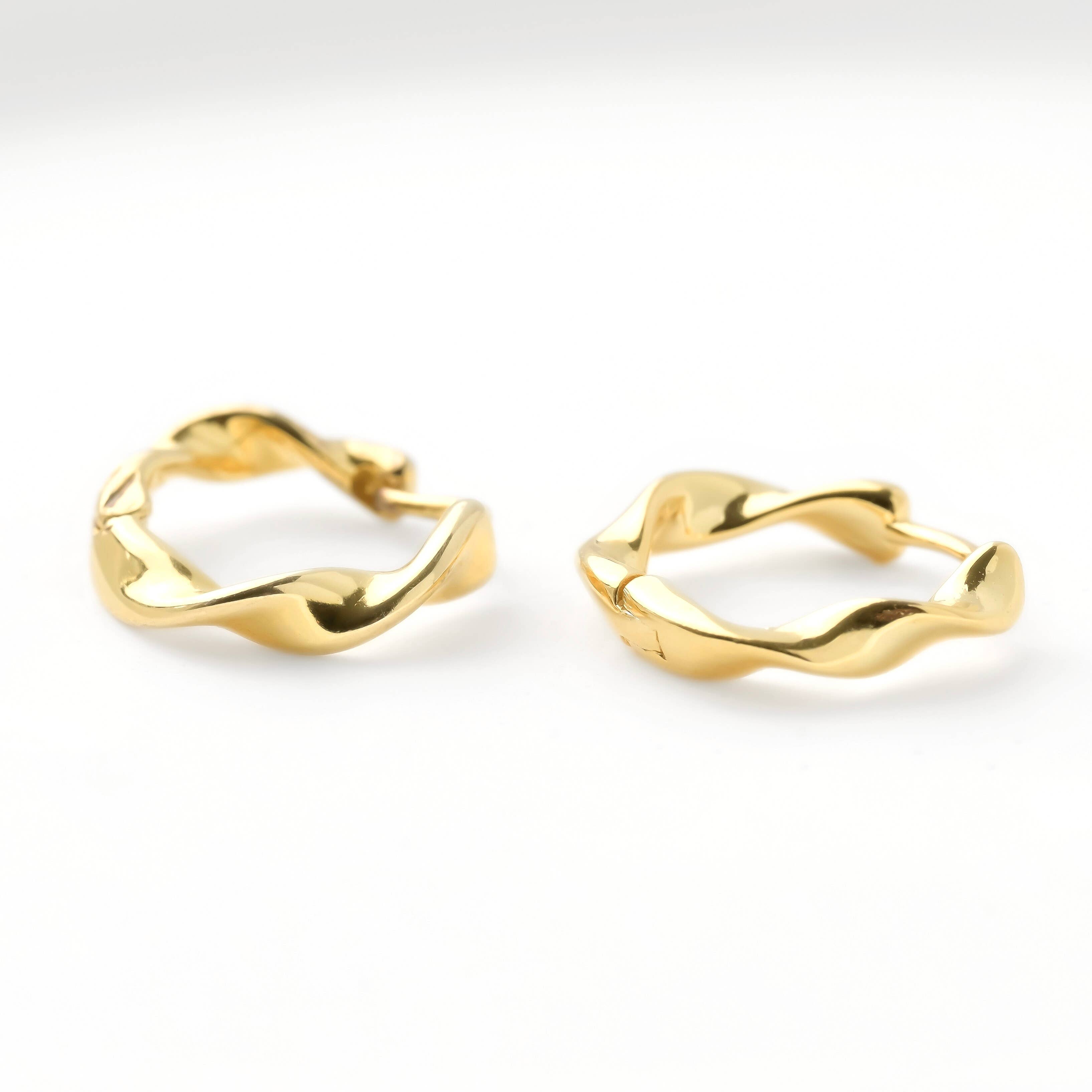 Blueyejewelry - Wholesale Huggie Earrings - Sterling Silver Huggies - Dainty and Bold Small Huggie Hoops2