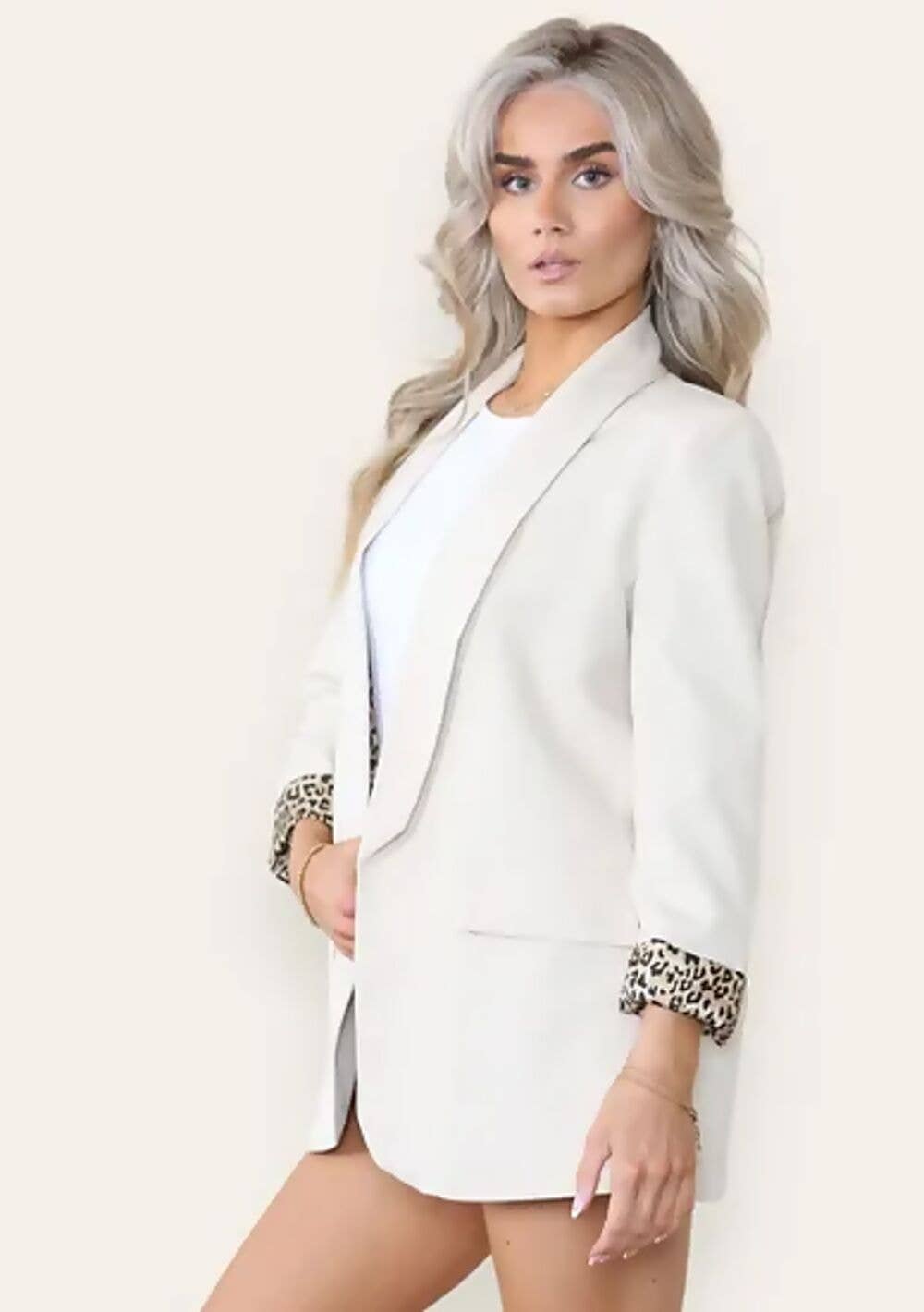 J5FASHION – wholesale Blazer – Women's – Beige Leopard Cuff Print Blazer1