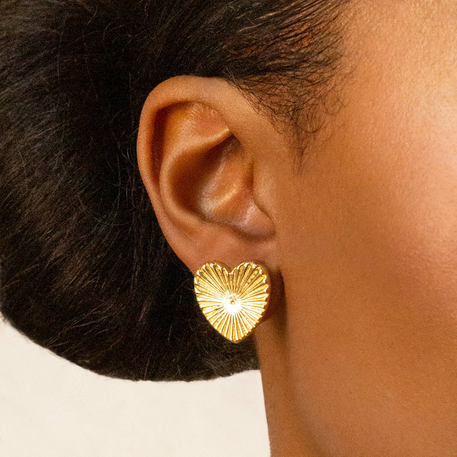 Marlyn Schiff - Wholesale Stud/Post Earrings - etched heart earring1