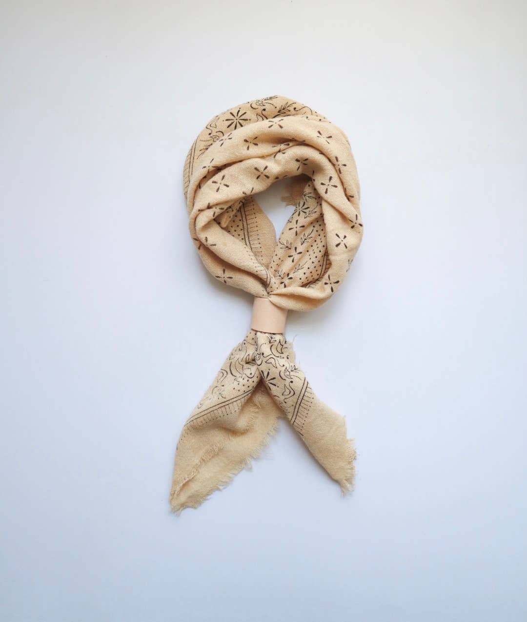 Eco Raw Studio – Großhandel Bandana – Damen – Oatmeal Classic Print natürlich gefärbtes rohes Seiden-Bandana – schwarze Tinte2