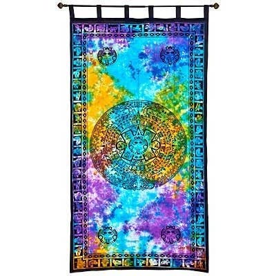 Aztec kalendergardin (Tie Dye) - 44 ”X88" för wholesale av GREENROOTS USA LLC