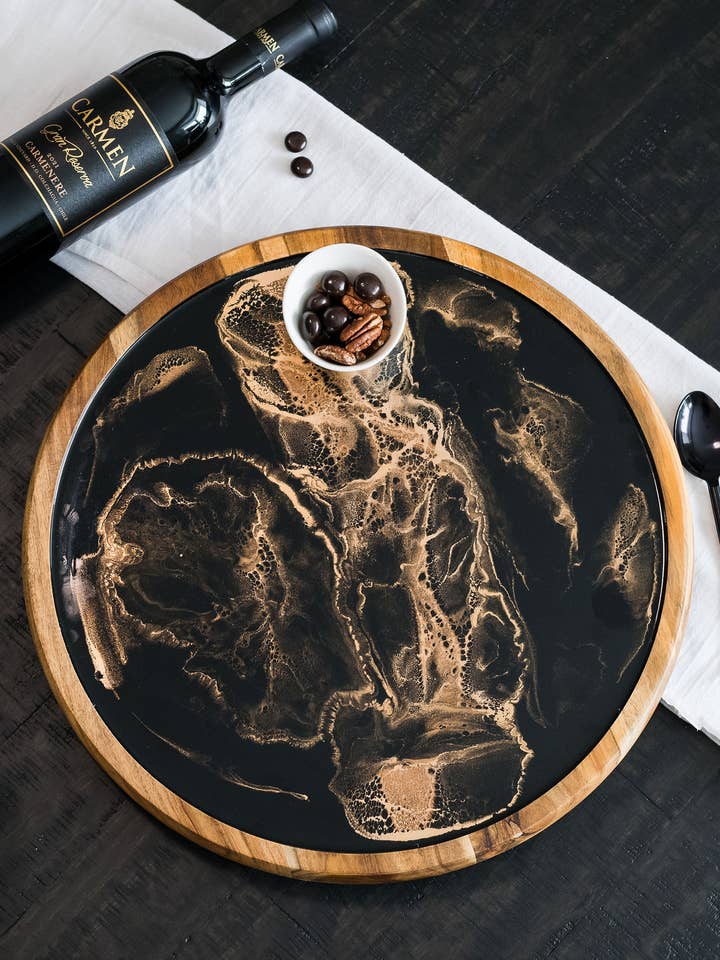 Akacietræ Harpiksbakke - Lazy Susan 16" INGEN TOLD! for engroshandel hos Lynn & Liana Designs