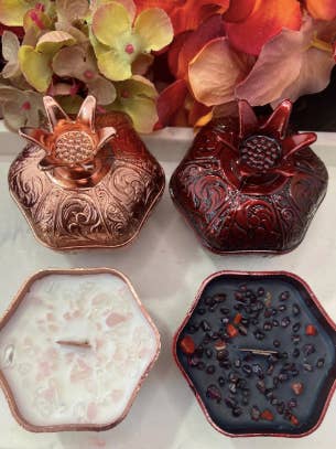 Ensemble de Bougies à la Grenade, Décor d'Autel de Perséphone pour la vente par Sacred Lore